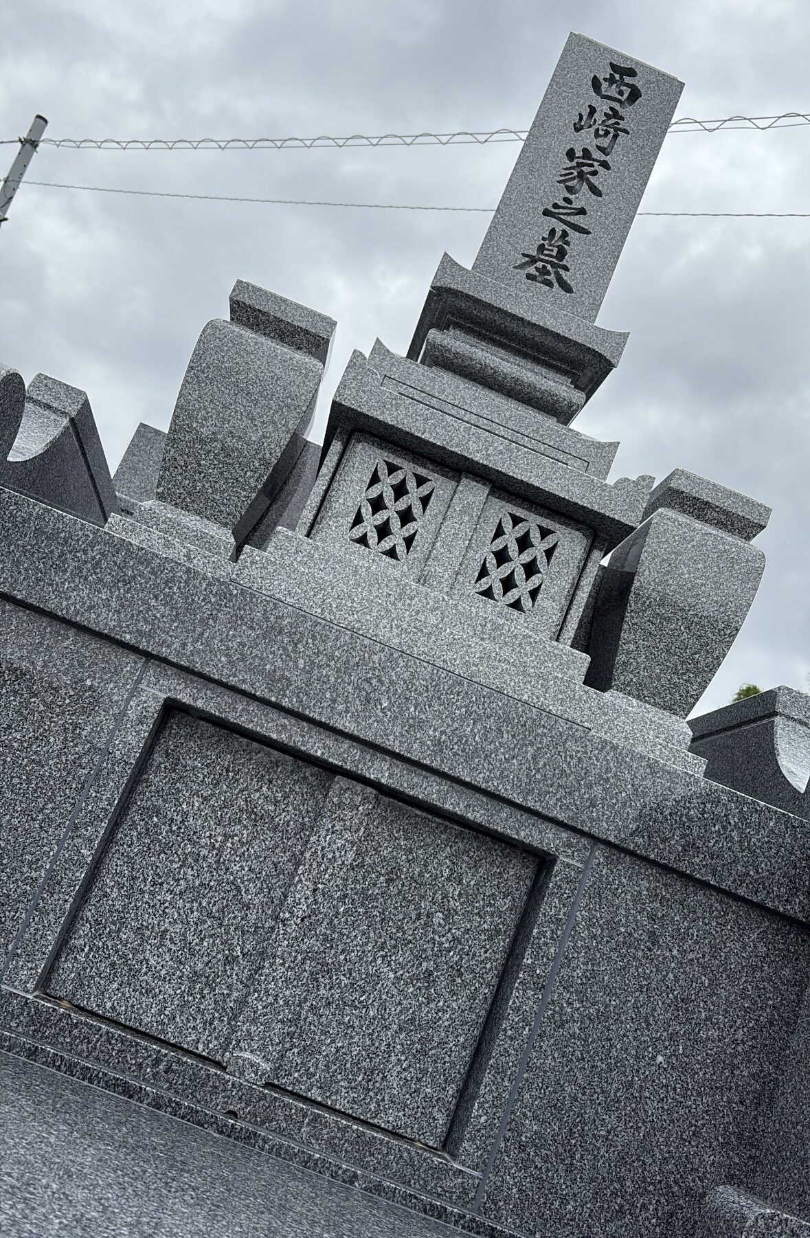 2025/5/15　　和型墓石　伊予 大島石（特級）　施工事例